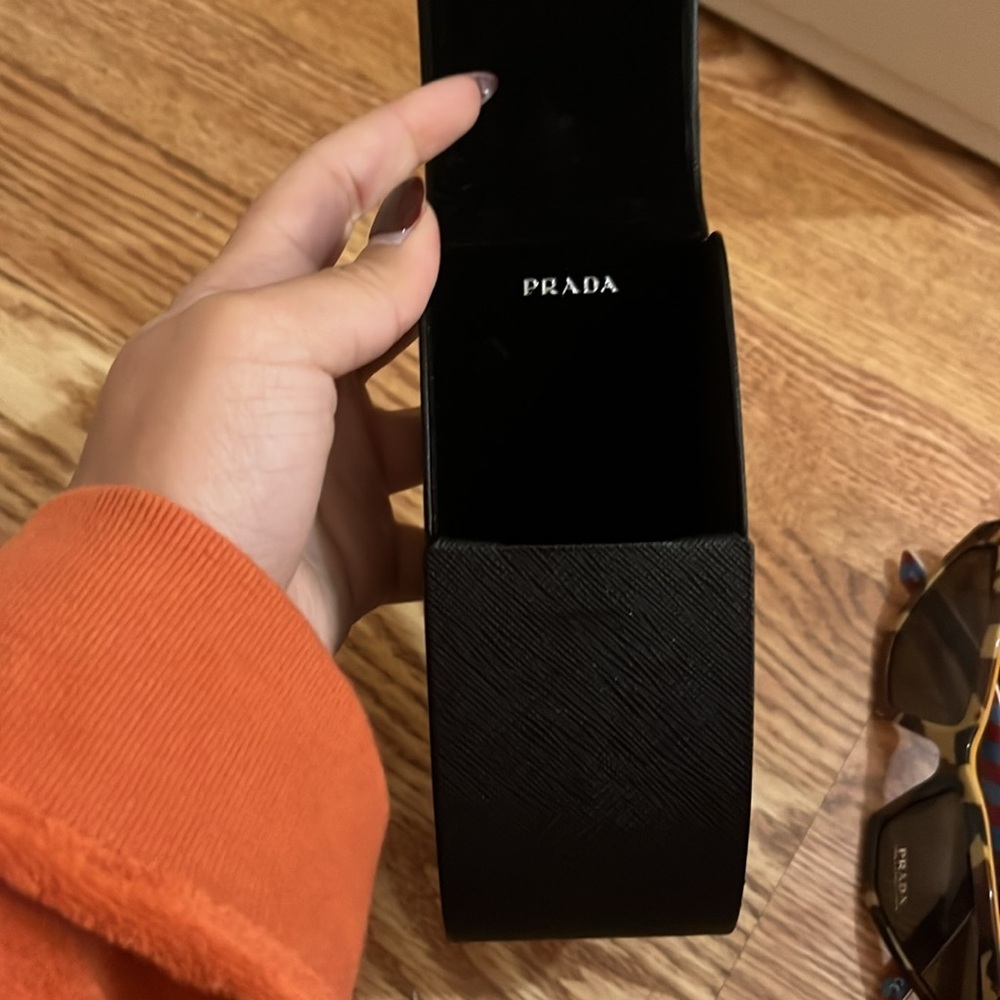 Prada sunglasses - Picture 3 of 8